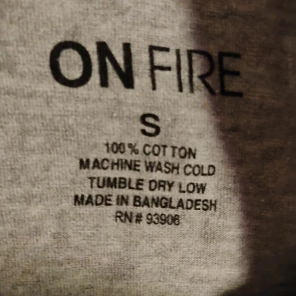 Que Graphic Hooded Sweatshirt - Gray with Red Print - Picture 3 of 6